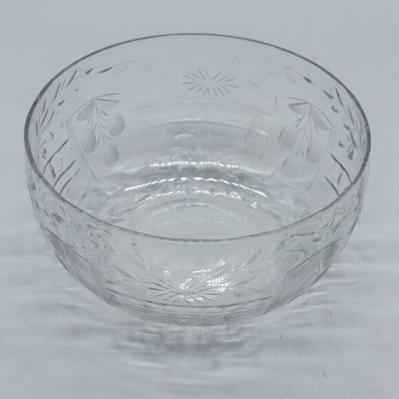 Vintage Delicate Etched Crystal  Candy/Nut/Trinket Bowl 4.5" in diameter - Picture 2 of 8
